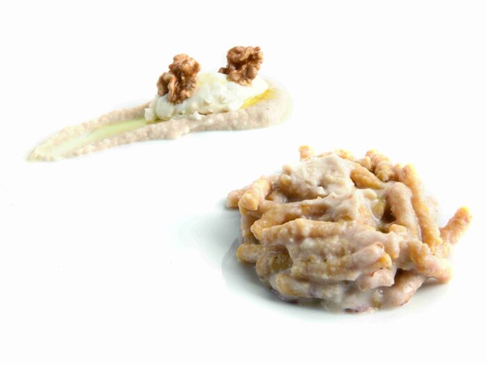 Passatelli con purea di sedano rapa, stracchino e salsa noci